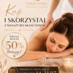 Kobieta podczas relaksującego masażu pleców w salonie Fabryka Pereł