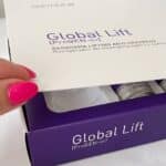 Zabieg liftingujący Skeyndor Global Lift poprawiający owal twarzy w salonie kosmetycznym Fabryka Pereł w Koninie.