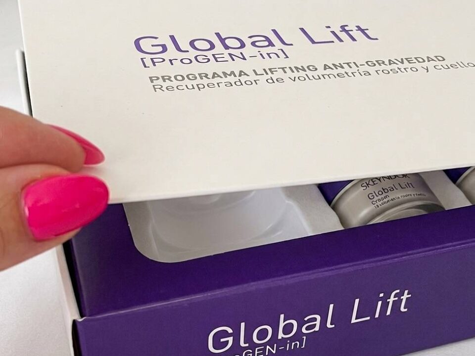 Zabieg liftingujący Skeyndor Global Lift poprawiający owal twarzy w salonie kosmetycznym Fabryka Pereł w Koninie.