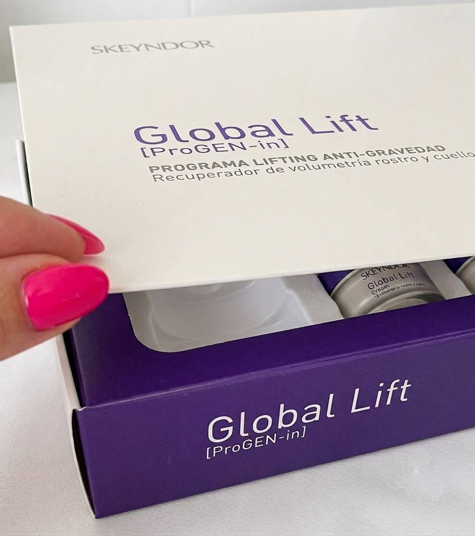 Zabieg liftingujący Skeyndor Global Lift poprawiający owal twarzy w salonie kosmetycznym Fabryka Pereł w Koninie.